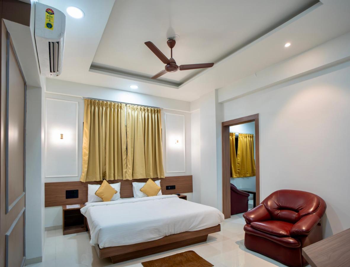 Hotel Oberon Solapur Exterior photo