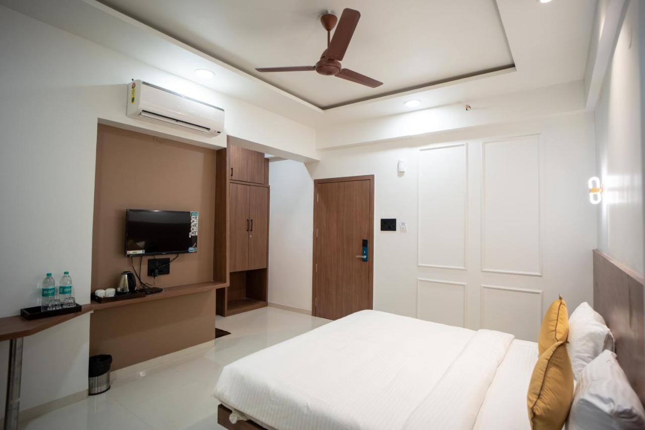 Hotel Oberon Solapur Exterior photo